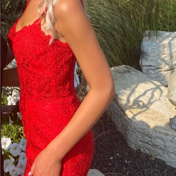 Elle Wilde Prom Dress - Picture 1 of 8